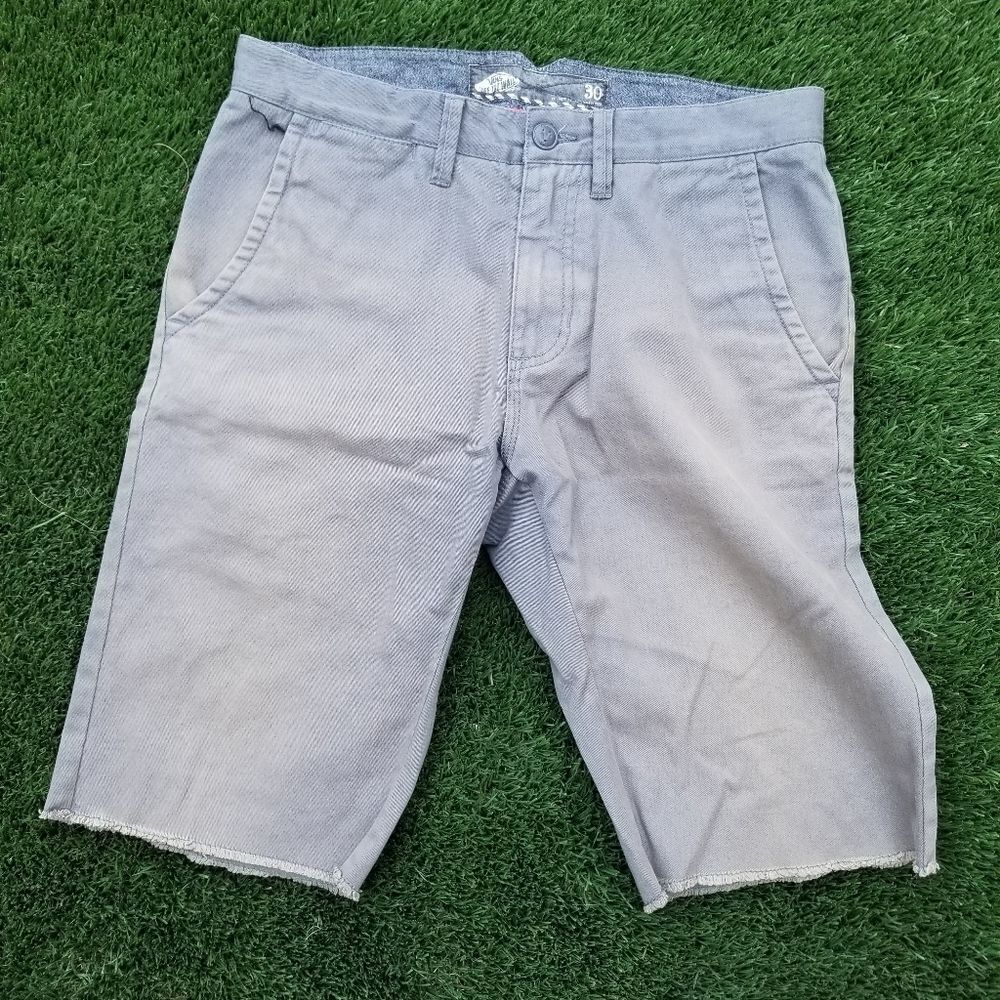 VANS BOYS SHORTS SIZE  30 WAIST PREOWNED
